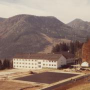 Der Hartplatz wird asphaltiert